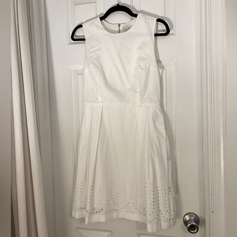 XS White Gap fit and flare dress w/ laser-cut detailing at hem